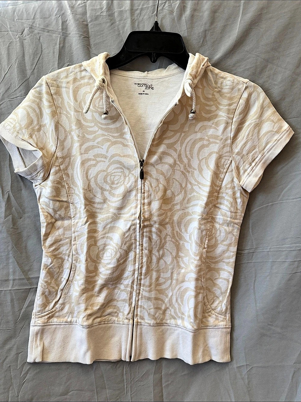 New York & Co Comfort Zone Floral Zip-Up Short Sleeve Hoodie Cream XS